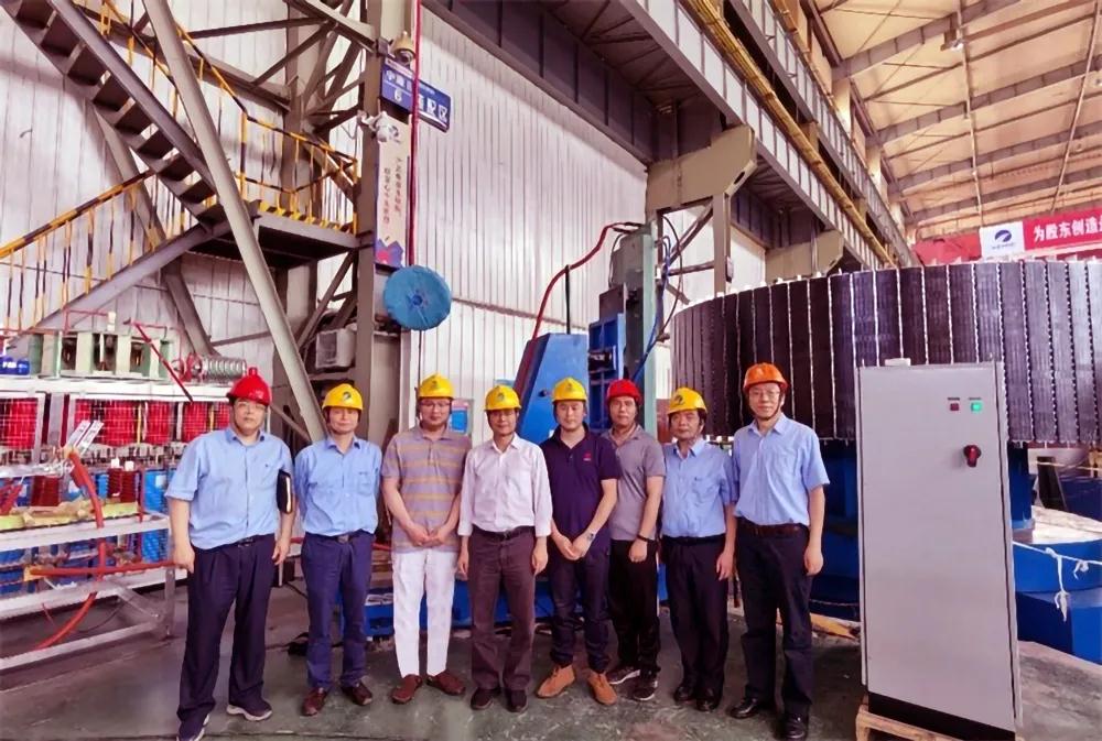 湘電股份與華中科技大學聯合研制的國內首臺(套)大型永磁電機整體充磁設備研制成功.jpg 湘電股份與華中科技大學聯合研制的國內首臺(套)大型永磁電機整體充磁設備研制成功.jpg